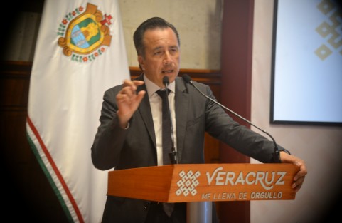 Tras más de 10 días de su desaparición,  el gobernador Cuitláhuac García Jiménez, precisó que al exdiputado local Francisco Fernández Morales, El Potro, se le busca con vida. Ya se aplicaron, dijo, los protocolos correspondientes por parte de la Fiscalía y el de búsqueda inmediata.