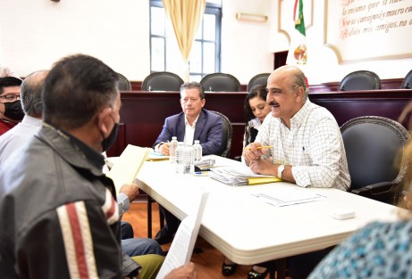 Acompañando por la regidora Helen Sarmiento Jaén, el regidor Daniel Fernández Carrión y el director de Participación Ciudadana, Juan Marín Viveros, el Edil reiteró que todas estas solicitudes serán analizadas y clasificadas para integrar sus respectivos proyectos ejecutivos. 