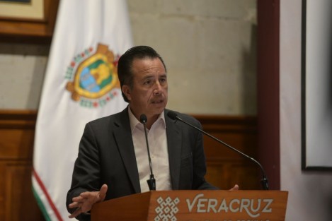 El gobernador Cuitláhuac García Jiménez, informó que el próximo lunes 14 de noviembre dará a conocer la fecha de pago a maestros estatales respecto al incremento salarial aprobado desde mayo pasado.