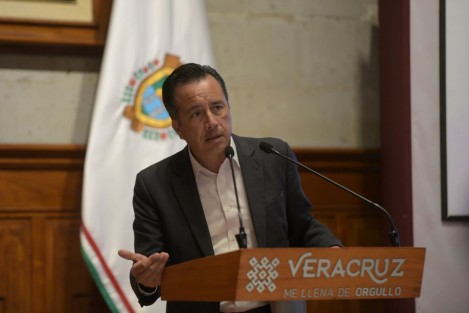 En conferencia de prensa, el gobernador Cuitláhuac García Jiménez, precisó que no fue fácil afrontar ese pago correspondiente.Además del aguinaldo, bono del bienestar, que es el incremento salarial del 1, 2 y 3 por ciento, porque el nombre es lo de menos.