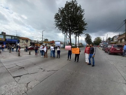 Con bloqueos de calles y plantón en la plaza Lerdo, grupo de maestros insisten en el pago inmediato de la nivelación salarial autorizado por el presidente Andrés Manuel López Obrador, antes del 28 de diciembre. 