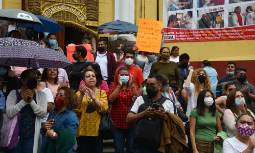 Con bloqueos de calles y plantón en la plaza Lerdo, grupo de maestros insisten en el pago inmediato de la nivelación salarial autorizado por el presidente Andrés Manuel López Obrador, antes del 28 de diciembre. 