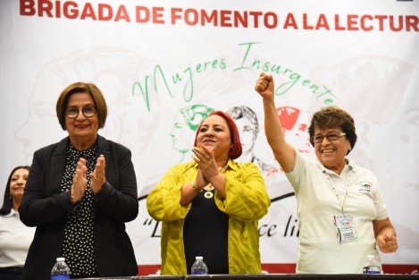 La presidenta de la Mesa Directiva de la LXVI Legislatura, diputada Margarita Corro Mendoza, aseguró el compromiso del Congreso del Estado con la tarea emprendida por las brigadas denominadas Mujeres Insurgentes, al recibir en el Palacio Legislativo a la maestra Julieta Jiménez Torres, promotora de la lectura en el estado de Veracruz.
