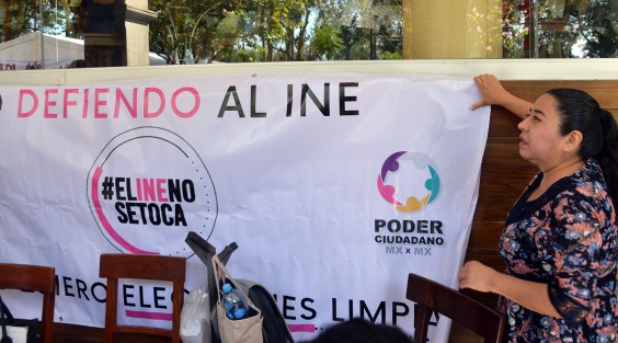 Representantes de Misión Rescate México en la Capital y Poder Ciudadano, convocaron a una marcha ciudadana este domingo en Xalapa y otras ciudades del Estado. para defender la permanencia del Instituto Nacional Electoral (INE)
 