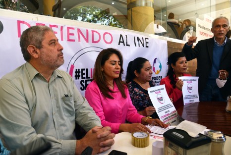 Representantes de Misión Rescate México en la Capital y Poder Ciudadano, convocaron a una marcha ciudadana este domingo en Xalapa y otras ciudades del Estado. para defender la permanencia del Instituto Nacional Electoral (INE)
 