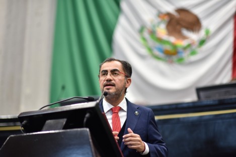 El diputado Luis Antonio Luna Rosales presentó una Iniciativa con Proyecto de Decreto por el que se reforman y adicionan diversas disposiciones de la Ley del Ejercicio Profesional, de la Ley de Educación y de la Ley Orgánica del Poder Ejecutivo, todos para el Estado de Veracruz de Ignacio de la Llave.