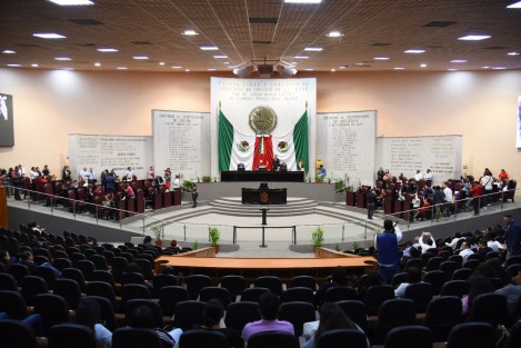El Pleno de la LXVI Legislatura aprobó el dictamen de la Comisión Permanente de Vigilancia, por el cual se autoriza intervenir la tesorería del ayuntamiento de San Andrés Tuxtla, Veracruz, con un alcance material de intervención directa y por una temporalidad de dos años. 