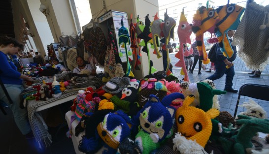 Todo el fin de semana habrá venta de artesanías hechas por manos veracruzanas. Si puede apoye a los artistas locales.