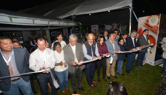 La noche de este viernes 11 de noviembre, se llevó a cabo la inauguración del evento cultural, artístico y empresarial <em>Soy la Fiesta Rumbo a los 100 años  del Estadio Xalapeño. Con la presencia de los secretarios de Desarrollo Económico y Portuario (Sedecop), Enrique Nachón; Desarrollo Social (Sedesol), Guillermo Fernández Sánchez; la Secretaría de Medio Ambiente (Sedema), Juan Carlos Contreras Bautista; así como el alcalde de Xalapa, Ricardo Ahued Bardahuil.

