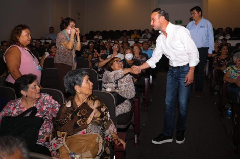 Después de muchos años, el alcalde de Boca del Río, Juan Manuel de Unánue Abascal instruyó a la Dirección de Gobernación para implementar de regreso las reuniones anuales con capacitación para los mil 398 jefes de manzana que conforman el padrón.