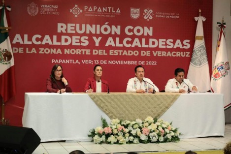 La Jefa de Gobierno de la Ciudad de México, Claudia Sheinbaum estuvo en el norte del Estado de Veracruz, donde impartió la Conferencia Magistral: Políticas exitosas de Gobierno.  Además mantuvo una reunión con alcaldes de la región. La acompañaron la Secretaria de Energía, Rocío Nahle y el Gobernador Cuitláhuac García.  