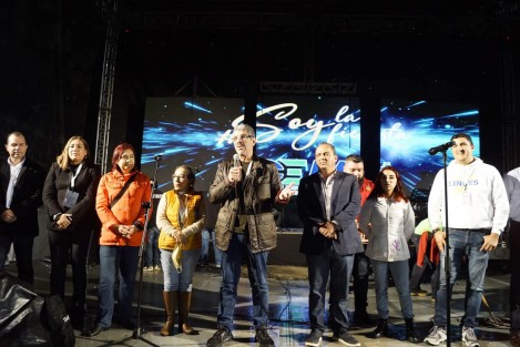 La noche de este domingo fue clausurado el evento  Soy La Fiesta Rumbo a los 100 años del Estadio Xalapeño. El titular de SEDECOP, Enrique Nachón, agradeció al Consejo Empresarial Metropolitano de Xalapa así como a todas las personas que participaron y se sumaron para la realización del mismo con el que se fomenta el consumo local y el desarrollo económico en la región.