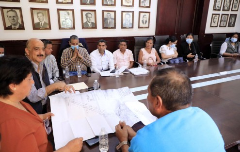 Solicitudes de obras hidráulicas, de pavimentación, de infraestructura y rehabilitación de calles y áreas verdes, se atendieron en una reunión entre distintos patronatos y funcionariado encabezado por el presidente municipal Ricardo Ahued Bardahuil. 


