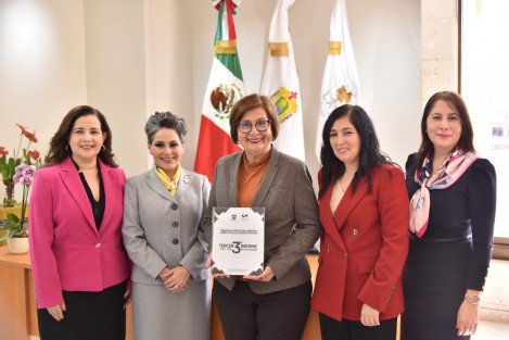 La presidenta de la Mesa Directiva de la LXVI Legislatura, diputada Margarita Corro Mendoza, recibió de la magistrada presidenta del Tribunal de Conciliación y Arbitraje del Poder Judicial del Estado, Itzetl Castro Castillo, su tercer informe anual de labores.