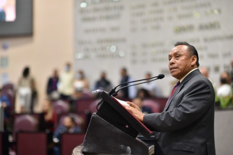 El diputado Bonifacio Castillo Cruz presentó una propuesta para que los gobiernos municipales tengan la obligación legal de compartir los recursos y medios a su alcance a fin de facilitar las distintas labores que los agentes y subagentes municipales realizan en las congregaciones y rancherías del estado.