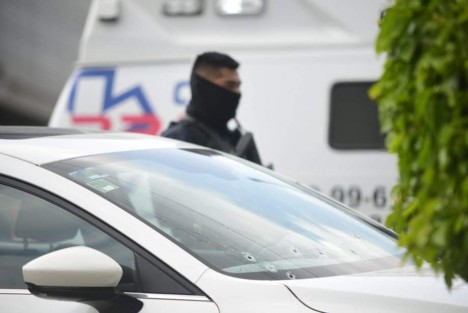 Los elementos de la Policía Estatal llegaron al lugar para atender al hombre que fue atacado, y lo trasladaron para su atención médica. 