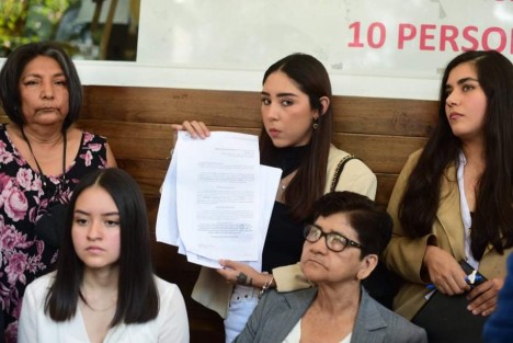 Mina Viviana y Luisa Fernanda Franco, hijas de Rogelio N, señalaron que el Gobierno Estatal protege a su madre, Guillermina Alvarado, pese a que todo lo que ella argumenta es mentira. En su conferencia de café las acompañó Mercedes Castán, mamá del ex secretario de Gobierno.