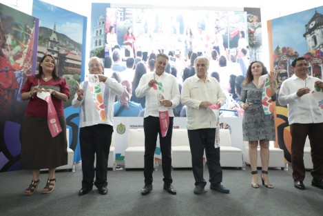 Como parte de nuevas acciones y estrategias y para posicionar a Veracruz como un estado de primer nivel para el segmento de Turismo de Negocios, esta mañana se inauguró oficialmente la Expo Turismo Veracruz 2022 por el Lic. Miguel Torruco Marqués, Secretario de Turismo del Gobierno de México acompañado por el titular de la dependencia, así como de los Embajadores de Belice y Panamá y titulares de las Secretarías de Turismo de Puebla y Nayarit. 