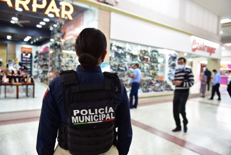 Destaca la importancia de que la ciudadanía evite hacer uso de cajeros automáticos ubicados en lugares solitarios, así como aceptar ayuda de extraños. 