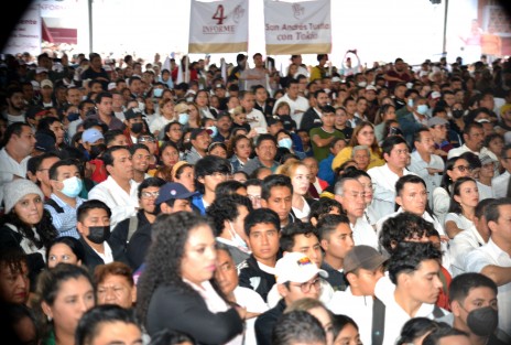 Aspectos de la asistencia congregada para escuchar el IV Informe de Gobierno de Cuitláhuac García Jiménez.  