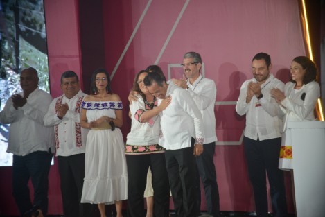 La secretaria de Energía, Rocío Nahle, acudió en representación del Gobierno federal a respaldar al Gobernador de Veracruz, Cuitláhuac García Jiménez, en su rendición de cuentas ante el pueblo, en su cuarto año al frente de la entidad.
