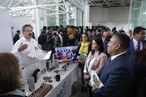 Este jueves fue inaugurado el primer Congreso Internacional de Tecnología e Innovación Veracruz 2022, espacio para la generación de vínculos e intercambio de conocimientos que generen un impacto significativo en el bienestar de la sociedad, conformado por cuatro conferencias magistrales y ocho plenarias en diversos rubros.

