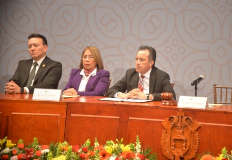 La presidenta del Poder Judicial de Veracruz, Inés Romero, presentó su Tercer Informe de Actividades. Como invitados especiales estuvieron presentes el gobernador Cuitláhuac García y la presidenta del Congreso local, Margarita Corro. La Magistrada dijo seguir la línea de trabajo del Gobernador, celebrando su labor inigualable.