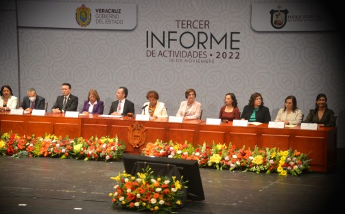 La presidenta del Poder Judicial de Veracruz, Inés Romero, presentó su Tercer Informe de Actividades. Como invitados especiales estuvieron presentes el gobernador Cuitláhuac García y la presidenta del Congreso local, Margarita Corro. La Magistrada dijo seguir la línea de trabajo del Gobernador, celebrando su labor inigualable.