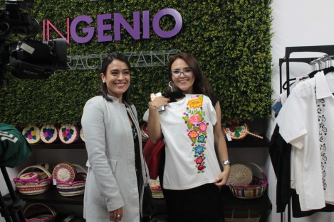 El Gobernador Cuitláhuac García, junto con el titular de SEDECOP, Enrique Nachón y el alcalde de Xalapa, Ricardo Ahued, inauguraron la tienda física Hecho en Veracruz, en el barrio de San José.