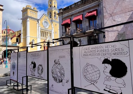 Mafalda continúa con su mensaje desde el parque Juárez de Xalapa.