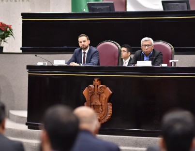 En el Recinto Oficial de Sesiones del Palacio Legislativo, el secretario de la Comisión Permanente de Gobernación, diputado Paul Martínez Marie, al lado del vocal de la misma, diputado Genaro Ibáñez Martínez, a las 11:06 horas, dio inicio a este ejercicio de rendición de cuentas y dio a conocer el procedimiento a seguir.