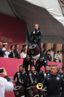  El gobernador Cuitláhuac García Jiménez encabezó el desfile cívico-militar para conmemorar el 112 Aniversario de la Revolución Mexicana, uno de los momentos clave en la historia de nuestro país y al que el presidente Andrés Manuel López Obrador ha denominado la tercera transformación. 