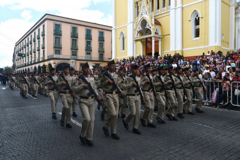 Con una duración aproximada de una hora y saldo blanco marcharon, del Monumento a la Madre (avenida Manuel Ávila Camacho) a la Iglesia de San José (Xalapeños Ilustres), 2 mil 851 personas de las que 778 pertenecen al Ejército Mexicano, 203 a Seguridad Pública, 20 de la Asociación de Charros, 150 del Pentathlón Militarizado y mil 700 estudiantes de los diferentes niveles.
