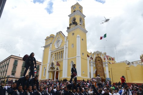 Con una duración aproximada de una hora y saldo blanco marcharon, del Monumento a la Madre (avenida Manuel Ávila Camacho) a la Iglesia de San José (Xalapeños Ilustres), 2 mil 851 personas de las que 778 pertenecen al Ejército Mexicano, 203 a Seguridad Pública, 20 de la Asociación de Charros, 150 del Pentathlón Militarizado y mil 700 estudiantes de los diferentes niveles.