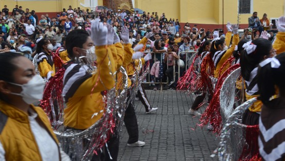 Con una duración aproximada de una hora y saldo blanco marcharon, del Monumento a la Madre (avenida Manuel Ávila Camacho) a la Iglesia de San José (Xalapeños Ilustres), 2 mil 851 personas de las que 778 pertenecen al Ejército Mexicano, 203 a Seguridad Pública, 20 de la Asociación de Charros, 150 del Pentathlón Militarizado y mil 700 estudiantes de los diferentes niveles.
