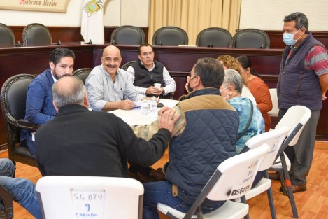 Ante el regidor Daniel Fernández Carrión y el director de Participación Ciudadana, Juan Marín Viveros, el Alcalde también dio seguimiento a las peticiones de recuperación de áreas de equipamiento para la práctica de actividades deportivas y recreativas, y la limpieza de áreas verdes. 