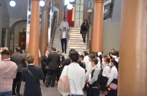 El hecho de que la visita a Palacio de Gobierno de los talentosos niños fuera privada, no fue bien recibido por algunas personas. 