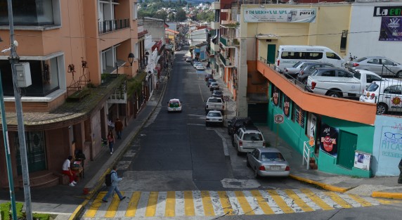 Debido al fin de semana largo, muchas calles de la ciudad lucieron vacías este inicio de semana.