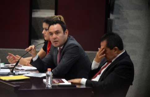 En su comparecencia de este miércoles ante el Congreso de Veracruz, el secretario de Finanzas y Planeación, José Luis Lima Franco, crítico y acusó de corrupción a la empresa NL Technologies S.A. De C.V. en contratos irregulares por alumbrado público.