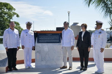 A la conmemoración se sumaron la diputada presidenta del Congreso, Margarita Corro Mendoza; los comandantes de la Fuerza Naval del Golfo, vicealmirante José Manuel Guido Romero, y de la 19/a Zona Militar, General Fernando Antonio Solares Lammel; los secretarios de Gobierno, Eric Cisneros Burgos, y de Seguridad Pública, Cuauhtémoc Zúñiga Bonilla; la fiscal general del Estado, Verónica Hernández Giadáns, y el alcalde José Manuel Pozos Castro.