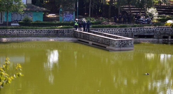 Una persona fue encontrada sin vida en el tercer Lago, en la ciudad de Xalapa. Fue la tarde de este jueves 24 de noviembre cuando los vecinos hicieron el reporte.