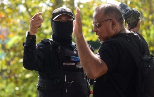 Lamentable el acoso de parte de la policía municipal hacia los compañeros de los distintos medios de comunicación de Xalapa  cuando se cubren notas donde hay personas fallecidas. Hoy nuestro compañero Rigoberto Suárez, Hugo Cruz entre otros colegas sufrieron como en otras ocasiones el hostigamiento de parte los elementos municipales quienes a toda costa tratan de impedir la labor de los periodistas.