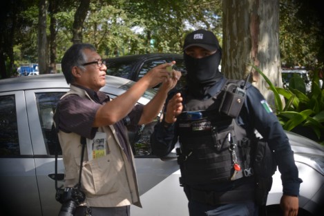 Lamentable el acoso de parte de la policía municipal hacia los compañeros de los distintos medios de comunicación de Xalapa  cuando se cubren notas donde hay personas fallecidas. Hoy nuestro compañero Rigoberto Suárez, Hugo Cruz entre otros colegas sufrieron como en otras ocasiones el hostigamiento de parte los elementos municipales quienes a toda costa tratan de impedir la labor de los periodistas.