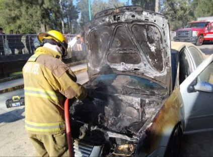 No se reportan personas lesionadas, pero sí llamó mucho la atención porque al quemarse generó una columna de humo muy alta. De acuerdo con los datos del accidente, fue un cortocircuito lo que provocó que se quemara la unidad vehicular.
 