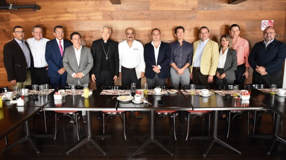 Asistieron el presidente de la Coparmex Xalapa, Juan Carlos Díaz; el presidente de la Canaco Sevytur Xalapa, Carlos Luna Gómez; el arzobispo de Xalapa, Jorge Carlos Patrón Wong y representantes del empresariado local.