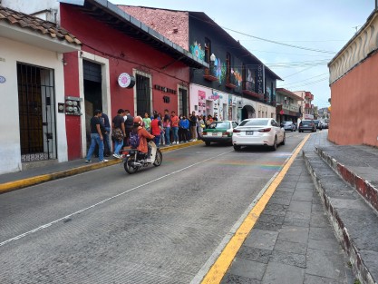 Centros de reunión de la capital veracruzana congregaron a sus clientes alrededor  del mediodía de este sábado para apoyar a la Selección Mexicana en su duelo contra Argentina... y de paso tomarse algo. 
