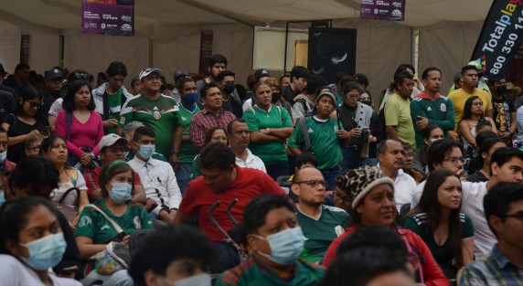 Cientos de aficionados se reunieron en diferentes puntos de la ciudad de Xalapa para ver el encuentro entre la selecciones de de México vs Argentina del mundial Qatar 2022, donde,la selección albiceleste  venció 2-0 a la de México.  