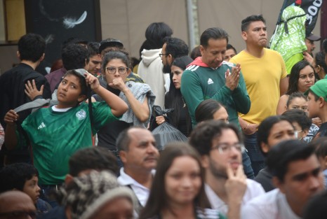 Cientos de aficionados se reunieron en diferentes puntos de la ciudad de Xalapa para ver el encuentro entre la selecciones de de México vs Argentina del mundial Qatar 2022, donde,la selección albiceleste  venció 2-0 a la de México.  