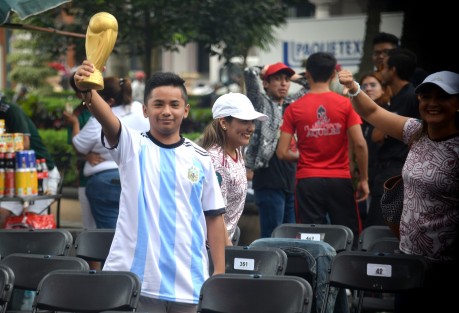 Cientos de aficionados se reunieron en diferentes puntos de la ciudad de Xalapa para ver el encuentro entre la selecciones de de México vs Argentina del mundial Qatar 2022, donde,la selección albiceleste  venció 2-0 a la de México.  