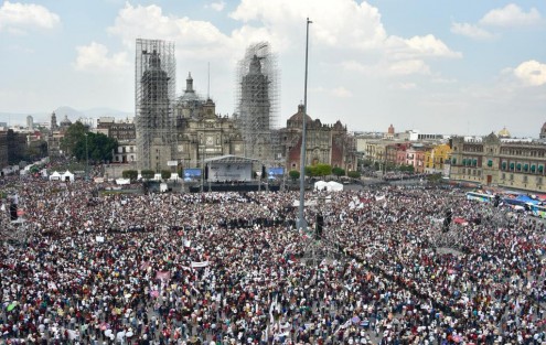 Tal y como lo había anunciado, el Gobernador de Veracruz, Cuitláhuac García Jiménez, junto con otros funcionarios y ciudadanos veracruzanos, acompañaron este domingo la marcha a que convocara el Presidente Andrés Manuel López Obrador en la CDMX.